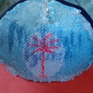 A reversible image hat